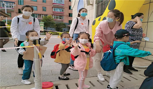 1599653625_0927_51203.jpg 2.新蕾幼儿园迎来了新一批小班新生_副本.jpg