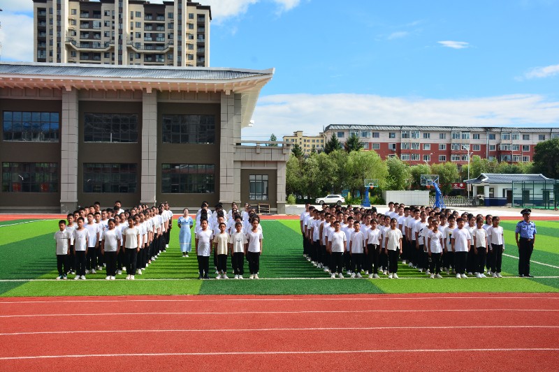 青春须磨砺 军训正当时