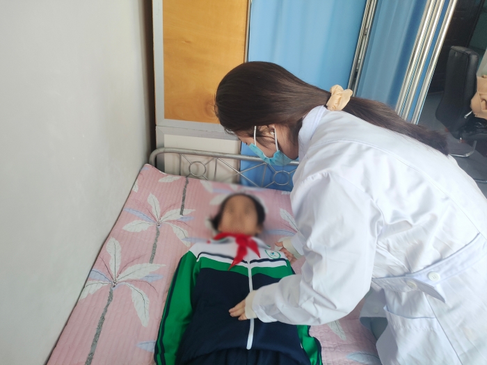 1744789760_4992_42018.jpg 【图们市第一小学校信息第15周投稿1】:“食”战演练,以“练”驻防——图们市第一小学校开展食品安全应急演练zhou (2).jpg