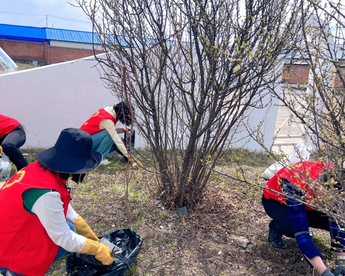 1745307388_8198_80821.jpg “美化环境焕新颜 爱卫行动护健康”爱国卫生月专项整治行动 照片 (1)_副本.jpg