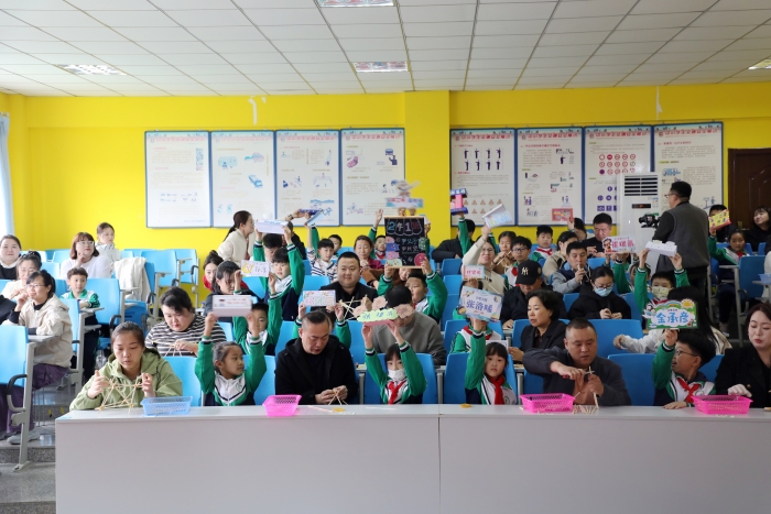 1745394110_9064_43041.jpg 国门红军小学第三届框架承重挑战比赛 (5).jpg
