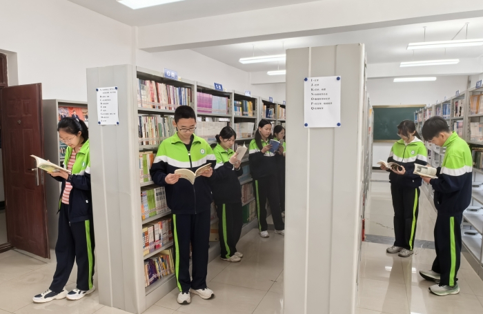 1745997972_2908_16265.jpg 3.读书.jpg