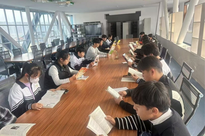 1745998026_2714_73336.jpg 图书馆读书活动3.jpg