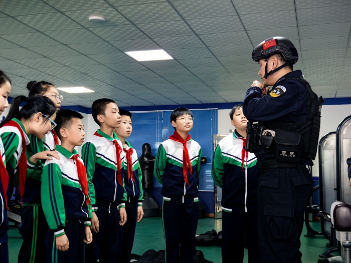 走进警营开展国防教育实践活动 (5).jpg