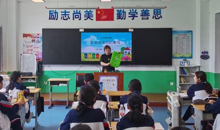 1748504108_6798_22057.jpg 倡议自带环保购物袋.jpg