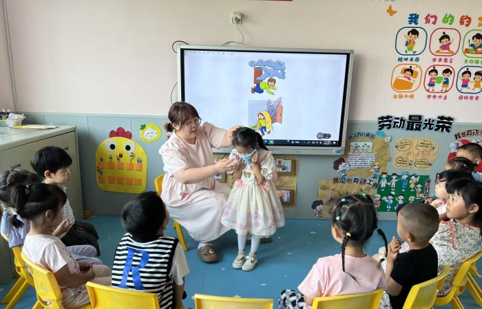 1750234722_9189_26168.jpg “‘幼’见安全月 携手伴‘童’行”系列活动. 照片2.jpg