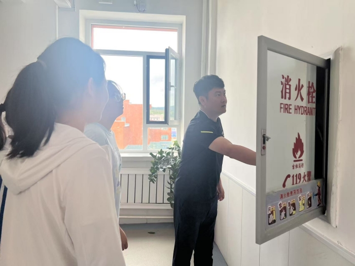 1750753187_0216_50787.jpg 学生排查隐患照片2.jpg