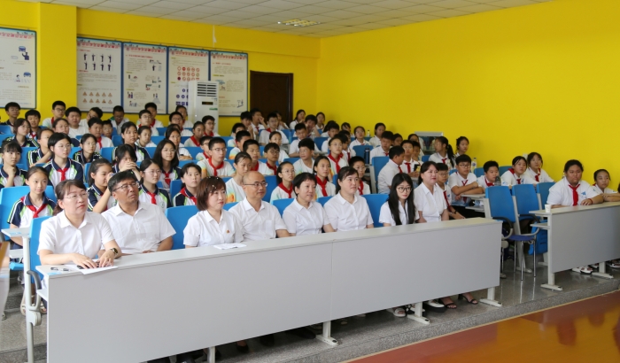 【图们市国门红军小学校第26周投稿1 】图们国门红军小学举行2025届毕业典礼 (1).JPG