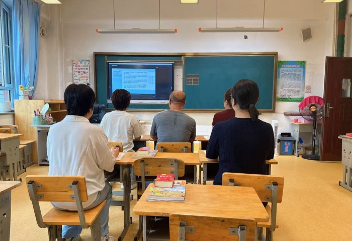 图们市第一小学校数学教师参加新教材培训 (1).jpg