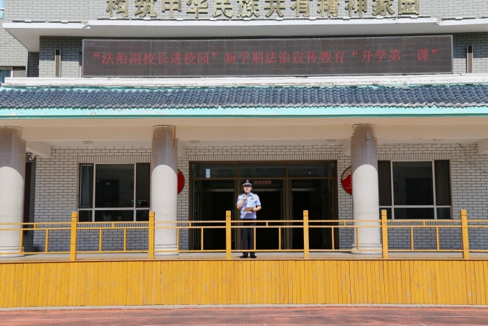 【图们国门红军小学第36周投稿3】：图们国门红军小学开展“法治副校长进校园 共筑阳光校园”法治教育活动 (2).JPG