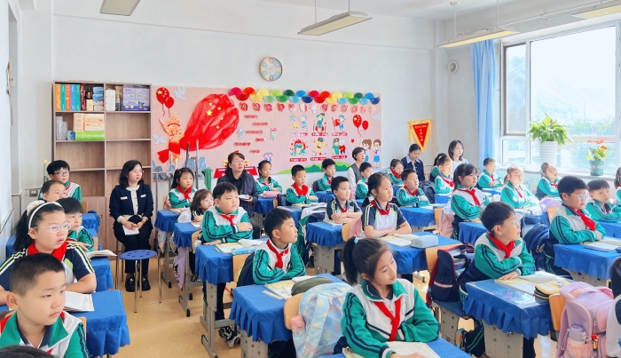 1759131568_5533_80180.jpg 【图们国门红军小学第38周投稿1】“聚焦常态课堂 提升教学实效“-图们市第一小学校开展“推门听课”活动(3).jpg