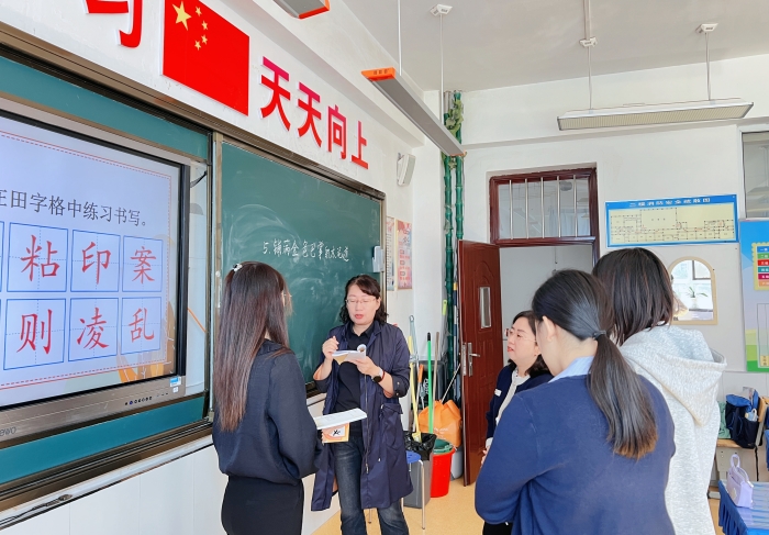 1759131584_3588_48362.jpg 【图们国门红军小学第38周投稿1】“聚焦常态课堂 提升教学实效“-图们市第一小学校开展“推门听课”活动(2).jpg