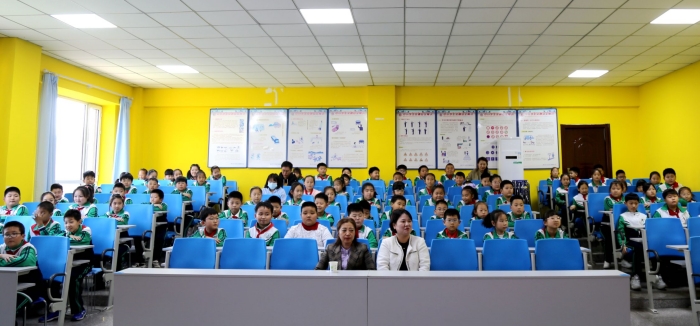 【图们国门红军小学第42周投稿1】图们国门红军小学“赓续红色血脉 铸就时代新人”爱国主义教育专题讲座 (5).jpg