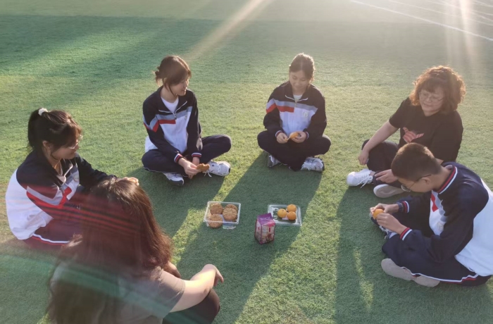 与留守儿童一起共话中秋 (1).jpg