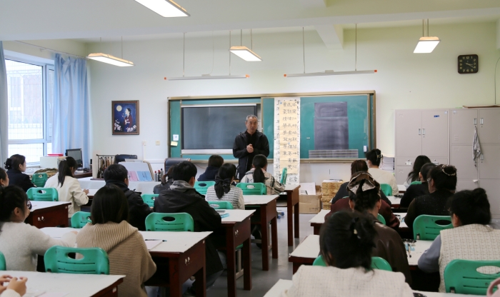 翰墨砺初心 笔尖绽芳华———图们国门红军小学开展青年教师书写基本功培训活动 (2).JPG