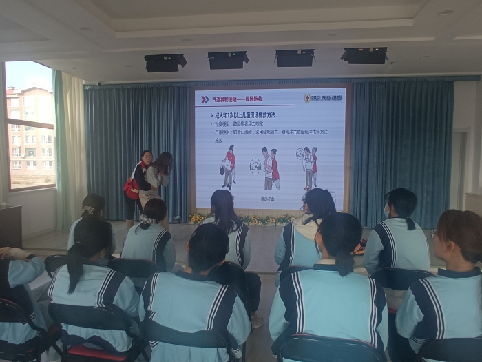 守护幼苗 “救”在身边——五工幼儿园开展应急救护专题培训 (1).jpg