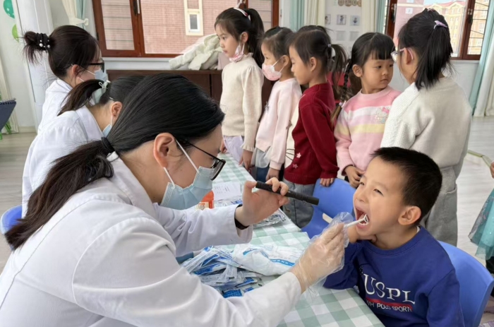 专业护航，从“齿”开始 —— 延边医院口腔科专家团队助力图们五工幼儿口腔健康 (2).jpg