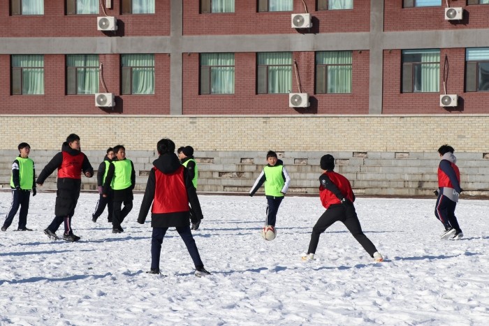 1764920813_8783_32279.jpg 雪地足球.JPG