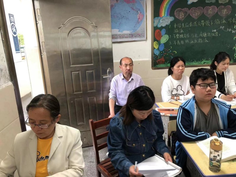 585【公开】5月19日上午第3节,汪集中学语文教研组如约开展教研活动