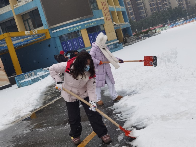 学校除雪照片图片