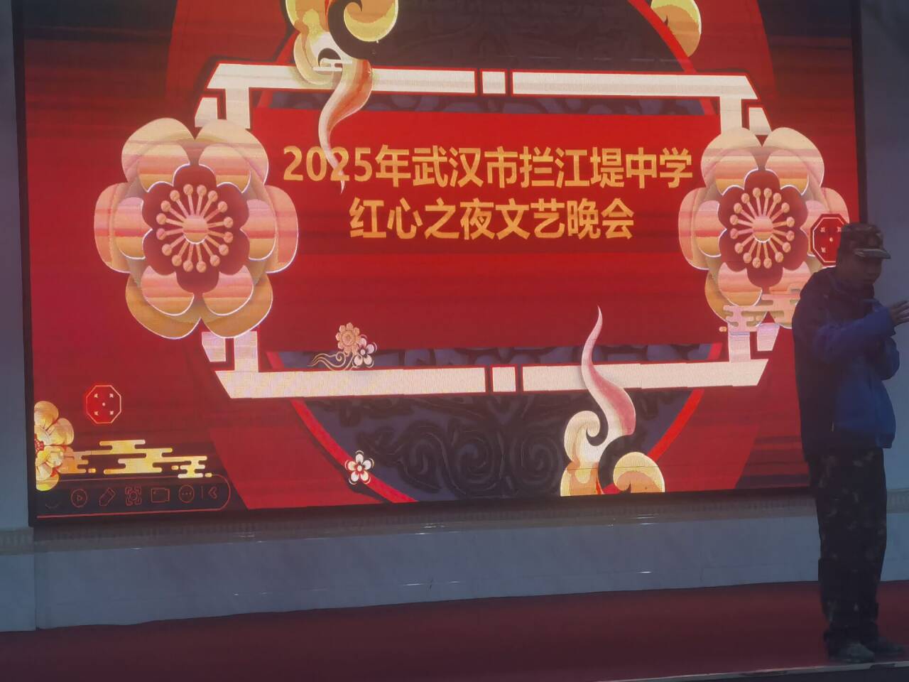 1743476345_37_61229.jpg 红心之夜.jpg